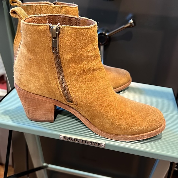 Frye suede leather ankle boots; GUC; size 5.5 - Picture 8 of 10